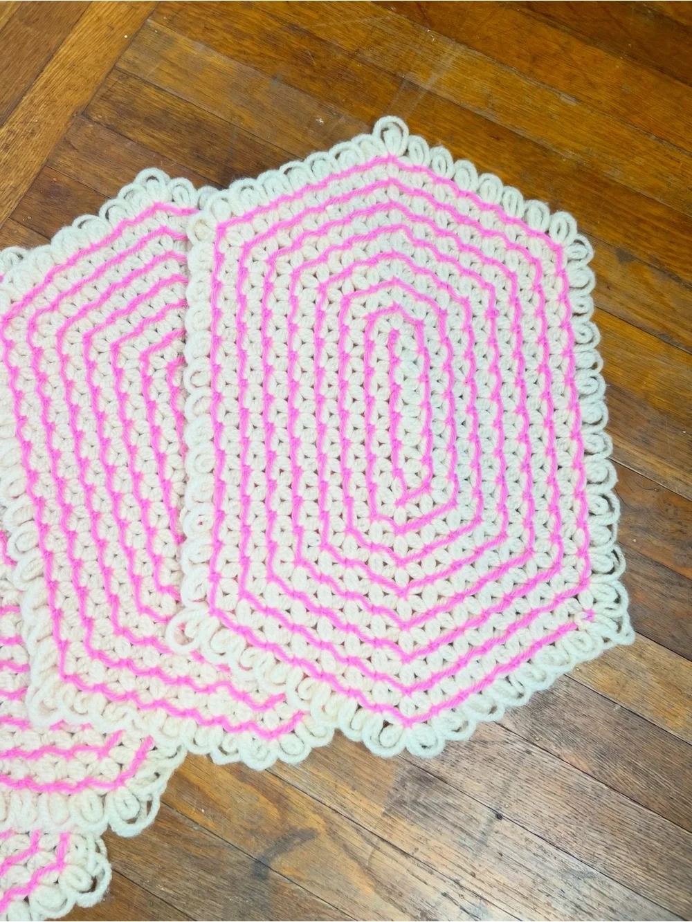 HANDMADE 70s 70s Vintage Crochet Wool Yarn Hexagon Placemats - Pink and Cream